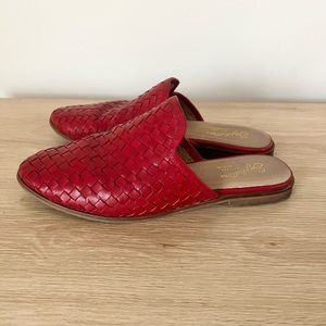 Seychelles Places To Go Red Woven  Slip On Mules Size 8.5 Excellent Condition.